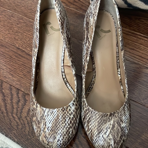 SNAKESKIN PRINT CLOSED TOE WEDGES - Picture 3 of 7